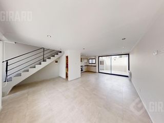 Foto 54 de Triplex de 4 Ambientes a estrenar en Villa Primera, parrilla y patio