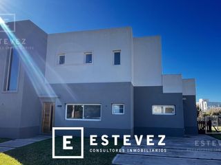 Foto 1 de Casa a la laguna en venta, Barrio Cerrado, Escobar