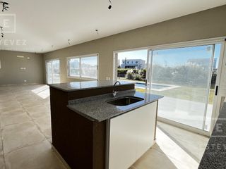 Foto 16 de Casa a la laguna en venta, Barrio Cerrado, Escobar