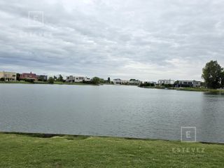 Foto 48 de Casa a la laguna en venta, Barrio Cerrado, Escobar