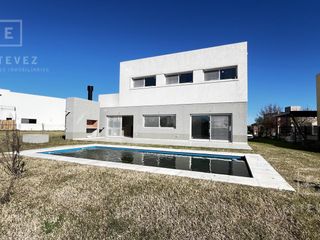 Foto 4 de Casa a la laguna en venta, Barrio Cerrado, Escobar
