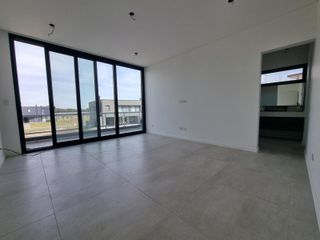Foto 24 de NORDELTA - Excelente casa de diseño moderno y funcional en venta a estrenar en Carpinchos