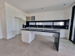 Foto 5 de NORDELTA - Excelente casa de diseño moderno y funcional en venta a estrenar en Carpinchos