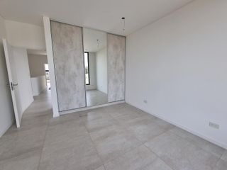 Foto 13 de NORDELTA - Excelente casa de diseño moderno y funcional en venta a estrenar en Carpinchos
