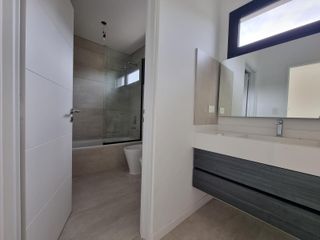 Foto 14 de NORDELTA - Excelente casa de diseño moderno y funcional en venta a estrenar en Carpinchos