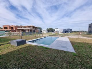 Foto 9 de NORDELTA - Excelente casa de diseño moderno y funcional en venta a estrenar en Carpinchos