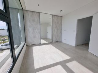 Foto 16 de NORDELTA - Excelente casa de diseño moderno y funcional en venta a estrenar en Carpinchos
