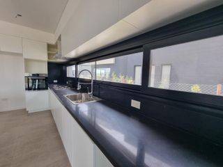 Foto 6 de NORDELTA - Excelente casa de diseño moderno y funcional en venta a estrenar en Carpinchos