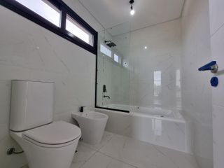 Foto 22 de NORDELTA - Excelente casa de diseño moderno y funcional en venta a estrenar en Carpinchos