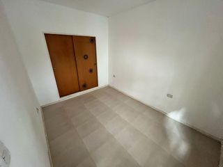 Foto 2 de Departamento en de un dormitorio en Alquiler en Italia al 2100