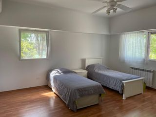 Foto 7 de Acacias Blancas | Venta | Casa de 5 ambientes en uno de los mejores lotes del barrio