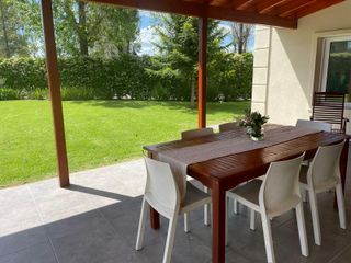 Foto 10 de Acacias Blancas | Venta | Casa de 5 ambientes en uno de los mejores lotes del barrio