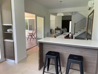 Foto 4 de Acacias Blancas | Venta | Casa de 5 ambientes en uno de los mejores lotes del barrio