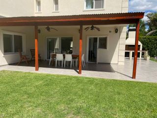 Foto 9 de Acacias Blancas | Venta | Casa de 5 ambientes en uno de los mejores lotes del barrio