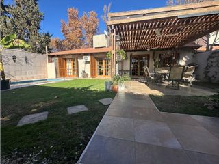 Foto 1 de VENDE HERMOSA CASA Ubicada en Barrio Semiprivado Monteverdi, Godoy C.
