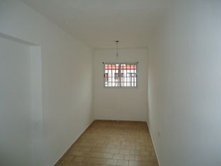 Foto 7 de BÂ° AMEGHINO SUR, DEPARTAMENTO PLANTA BAJA, LINDA ZONA.-