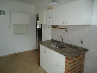 Foto 9 de BÂ° AMEGHINO SUR, DEPARTAMENTO PLANTA BAJA, LINDA ZONA.-