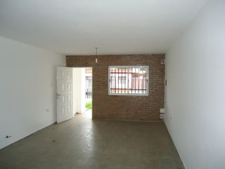 Foto 4 de BÂ° AMEGHINO SUR, DEPARTAMENTO PLANTA BAJA, LINDA ZONA.-