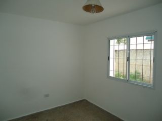Foto 10 de BÂ° AMEGHINO SUR, DEPARTAMENTO PLANTA BAJA, LINDA ZONA.-