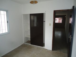 Foto 11 de BÂ° AMEGHINO SUR, DEPARTAMENTO PLANTA BAJA, LINDA ZONA.-