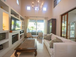 Foto 6 de Casa en alquiler amoblada, muy cálida y luminosa.
