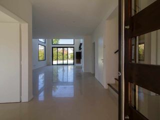 Foto 4 de Casa 5 ambientes en venta Los Sauces Nordelta