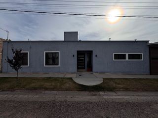 Foto 1 de Venta Casa 3 hab  y pileta Callejón Privado Maipú