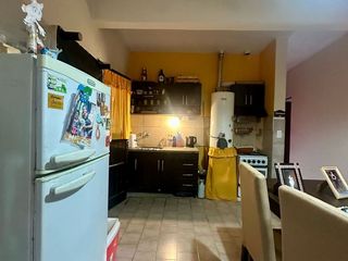 Foto 2 de VENTA CASA Y DEPARTAMENTO EN GODOY CRUZ