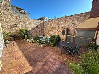 Foto 4 de Venta Casa de 5 ambientes con Pileta en Liniers