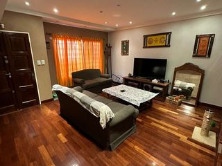 Foto 8 de Venta Casa de 5 ambientes con Pileta en Liniers