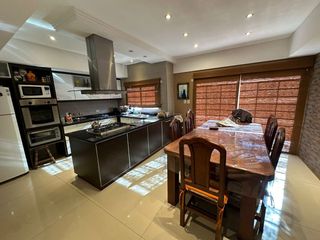 Foto 13 de Venta Casa de 5 ambientes con Pileta en Liniers