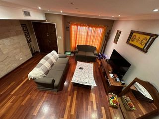 Foto 10 de Venta Casa de 5 ambientes con Pileta en Liniers