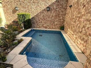 Foto 3 de Venta Casa de 5 ambientes con Pileta en Liniers