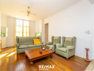 Foto 4 de Amplia Casa en venta en altos
