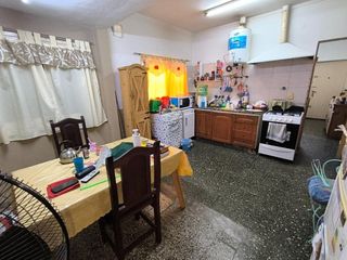 Foto 5 de Venta Casa 4 ambientes + depto 1 ambiente Quequén