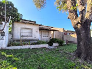Foto 1 de Venta Casa 4 ambientes + depto 1 ambiente Quequén