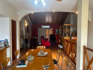 Foto 4 de AMPLIO GALPÓN Y HERMOSA CASA EN PLANTA ALTA