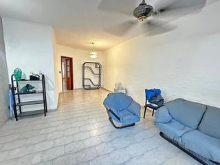 Foto 4 de CASA DE 4 AMBIENTES CON PARQUE Y QUINCHO EN EL CENTRO DE VIL
