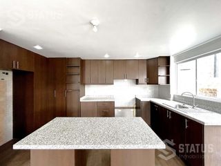 Foto 6 de Se vende casa en conjunto sin adosamiento 247 m², 4 Dorm., 2 Garajes, sector Ushimana, $135.000