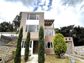 Foto 1 de Se vende casa en conjunto sin adosamiento 247 m², 4 Dorm., 2 Garajes, sector Ushimana, $135.000