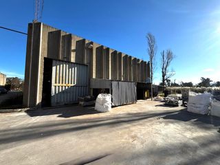 Foto 1 de Galpón / deposito en  2.000 m2 cubiertos sobre ruta 2 Abasto - La Plata - Alquiler