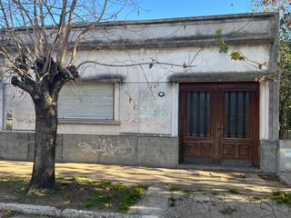 Foto 2 de Casa en Temperley con 2 dormitorios y lote de 52,95 metros de largo!