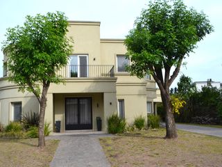 Foto 1 de Casa en alquiler  en barrio San Patricio, Moreno