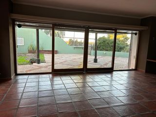 Foto 10 de Casa en alquiler de 3 dormitorios con vista al río a metros de costanera. Barrio La Florida