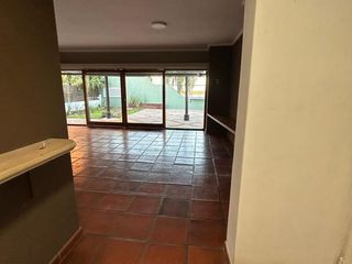 Foto 16 de Casa en alquiler de 3 dormitorios con vista al río a metros de costanera. Barrio La Florida
