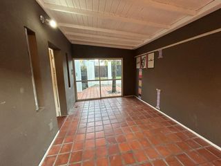 Foto 14 de Casa en alquiler de 3 dormitorios con vista al río a metros de costanera. Barrio La Florida
