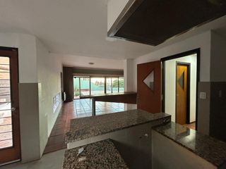 Foto 13 de Casa en alquiler de 3 dormitorios con vista al río a metros de costanera. Barrio La Florida