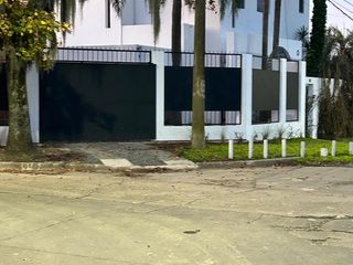 Foto 3 de Casa en alquiler de 3 dormitorios con vista al río a metros de costanera. Barrio La Florida