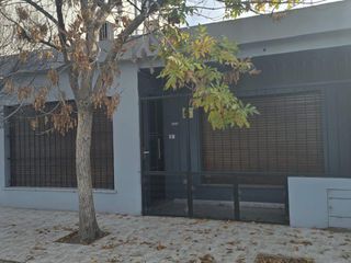 Foto 1 de Alquiler Casa de 3 dormitorios, Mitre al 1100 Centro Este, Neuquén