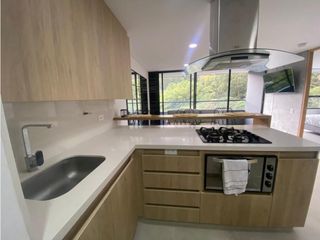 Foto 5 de EN ARRIENDO APARTAESTUDIO AMOBLADO LAS PALMAS COUNTRY CLUB